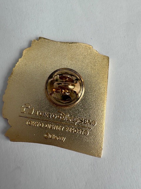 Tokyo Disney Sea Christmas 2003 Gift Pin Pink Harborside Disney