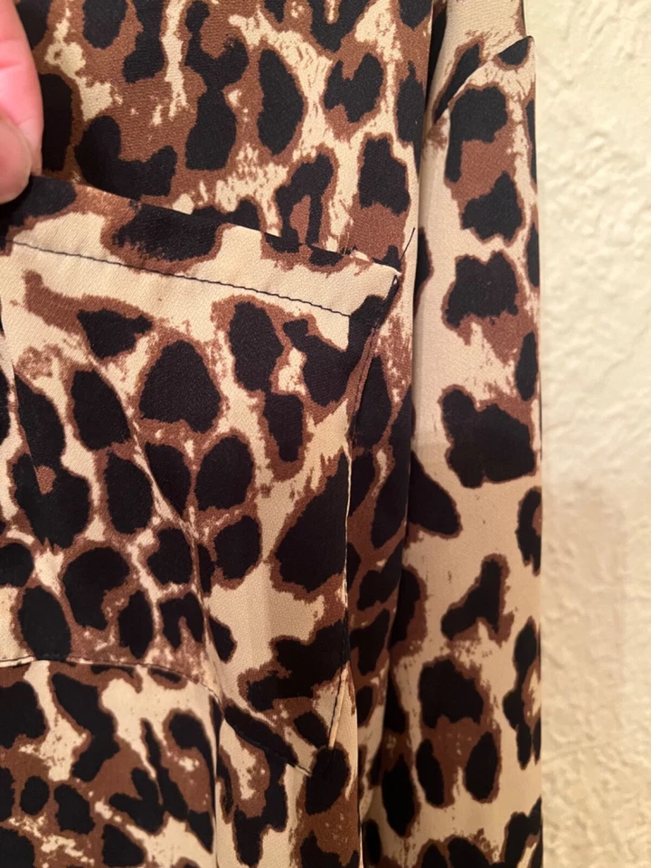 Blusa Verano Estudio Estampado Leopardo Manga Larga Mujer Talla L. Carrera Diversión Dinero Foto 4 de 4