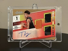 2018 Absolute Memorabilia Three Swatch /149 Trae Young RPA #T3-TYG RC Auto
