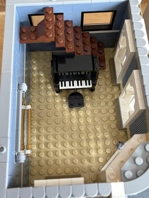 LEGO Assembly Square 10255 100% Complete & Instructions Creator Expert -mm