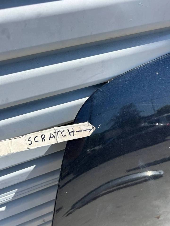 Cubierta de panel de capó delantero OEM 2024-2025 Tesla Modelo 3 con abolladura Foto 4 de 4