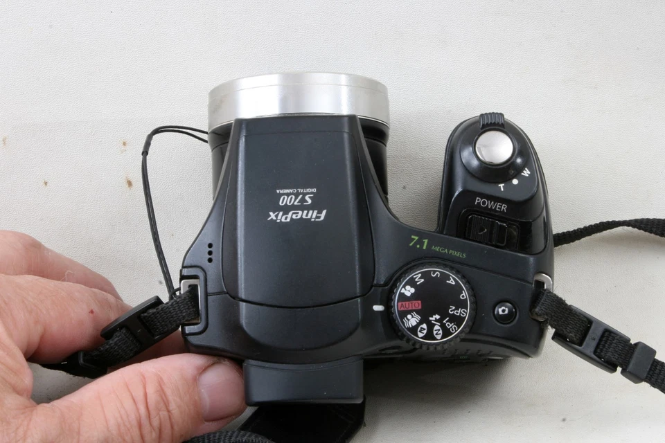 READ Fujifilm FinePix S700 Bridge digital camera & strap - Image 3 of 4