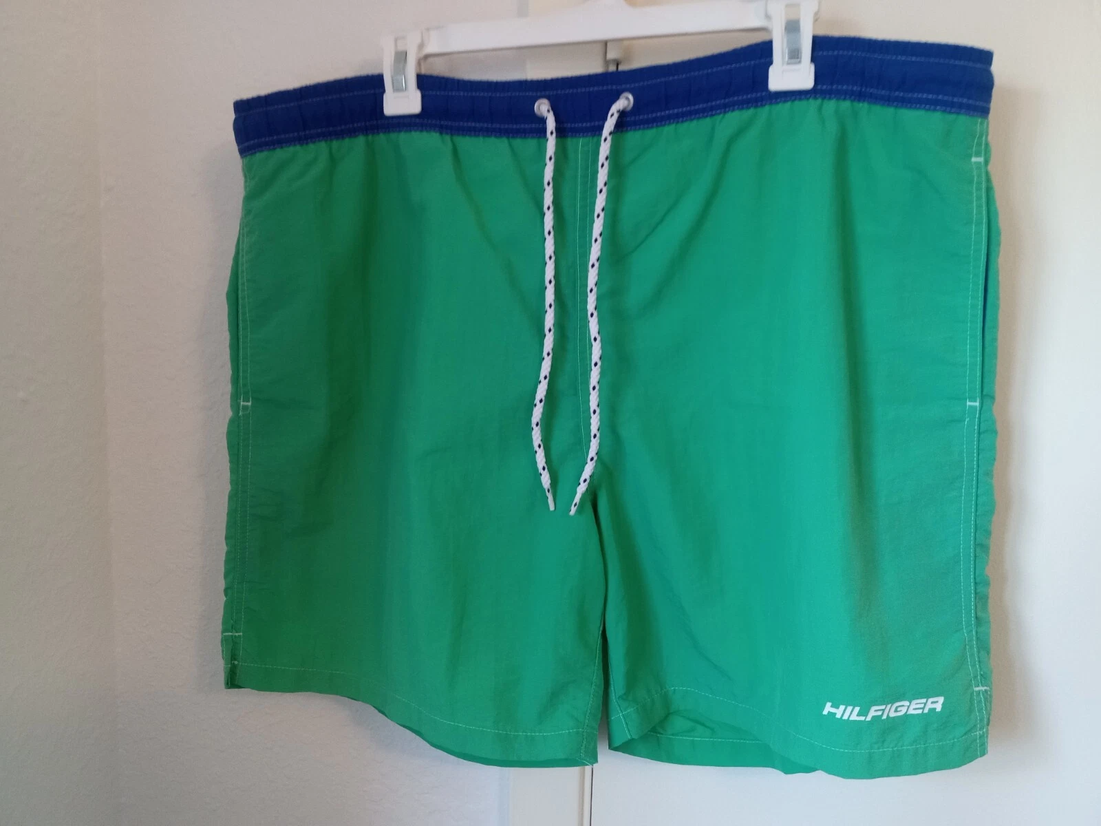 Short / malle vintage Tommy Hilfiger taille L