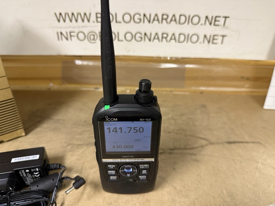 Icom ID 52e pari al nuovo 08/2025 Garanzia Ufficiale - Immagine 3 di 4
