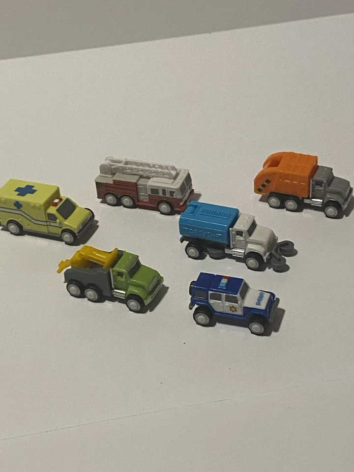 LOTE de 58 piezas conducido por Battat serie de bolsillo y mini vehículos de coche, carretera y señales Foto 3 de 3