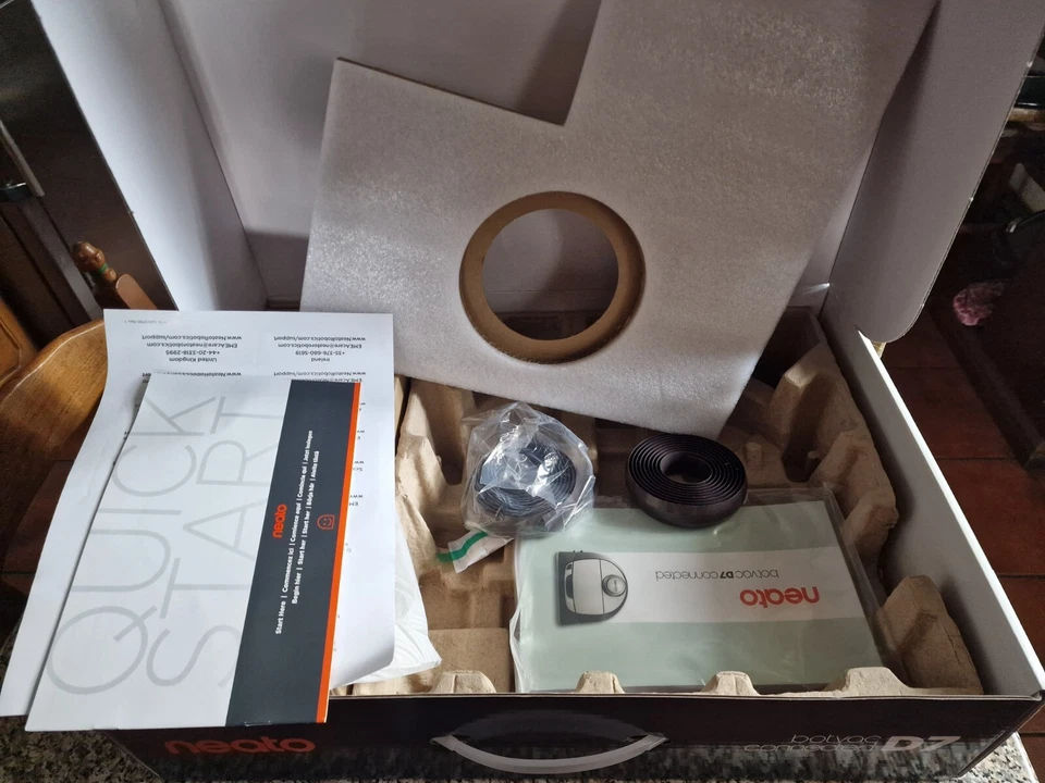 Neato Robotics D7 Robot Aspirapolvere Intelligente (Assistenti vocali) - Immagine 2 di 4