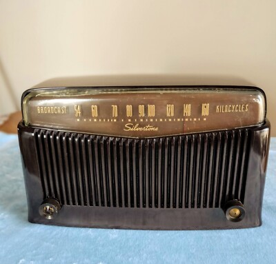Vintage Silvertone by Sears Vintage Tube Type AM Radio Mod. 9005 c