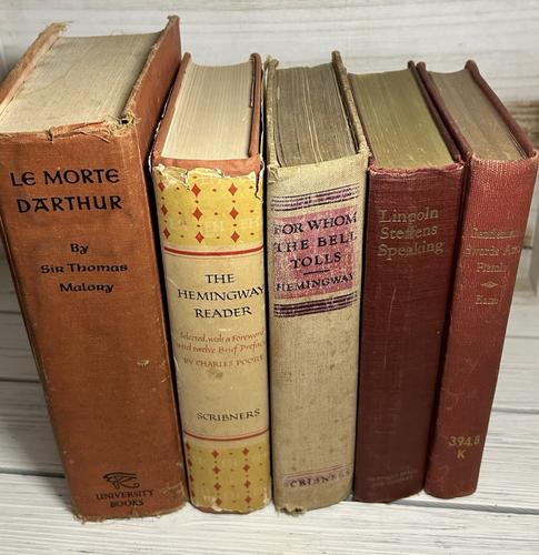 5 Vintage Old Worn book lot Red Gold Maroon Decor Shelf Prop Staging Hemmingway - Foto 2 di 20