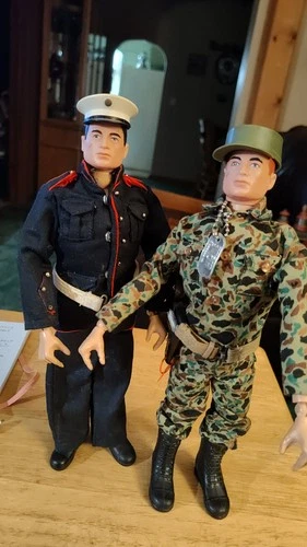 COLLECTION OF VINTAGE G.I.JOE ACTION FIGURES & ACCESSORIES  FROM HASBRO 1960'S