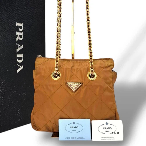 Sac bandoulière Prada chaîne matelassé logo triangle nylon or jaune