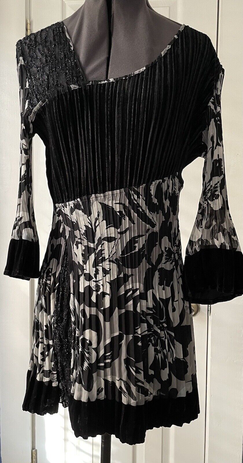 Lindi Pleated Chiffon + Velvet Blouse Size S Gray… - image 1