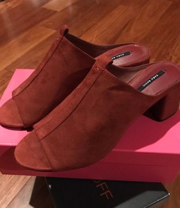 maroon mules