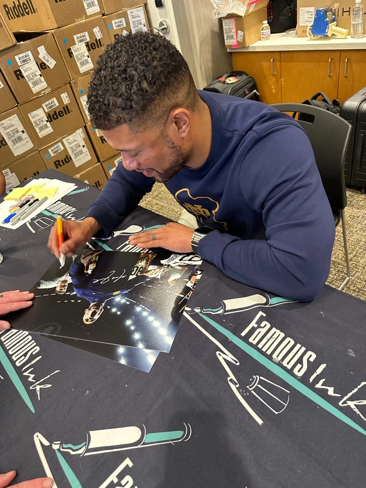 Foto autógrafa autografiada por Marcus Freeman Notre Dame Fighting Irish 11x17 firmada Foto 2 de 2