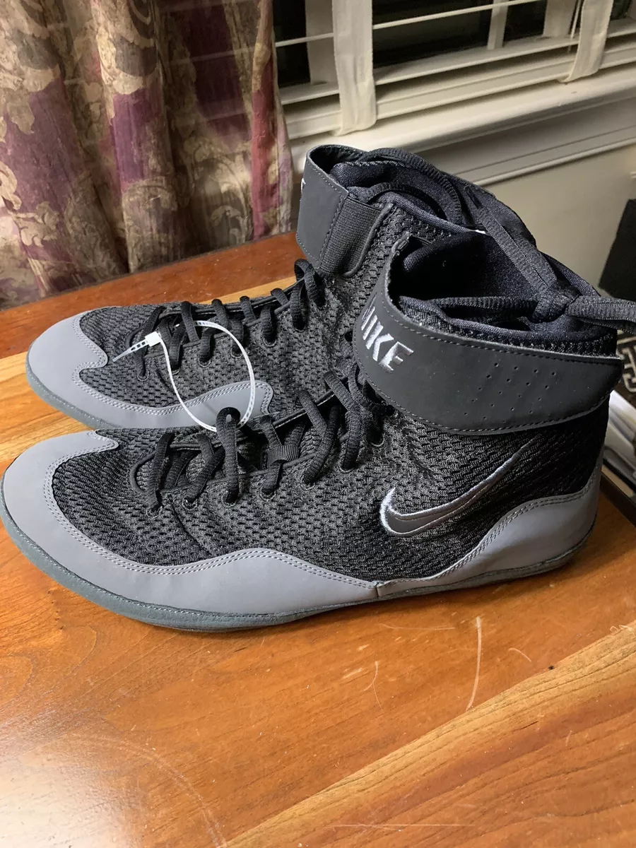 Nike inflict top