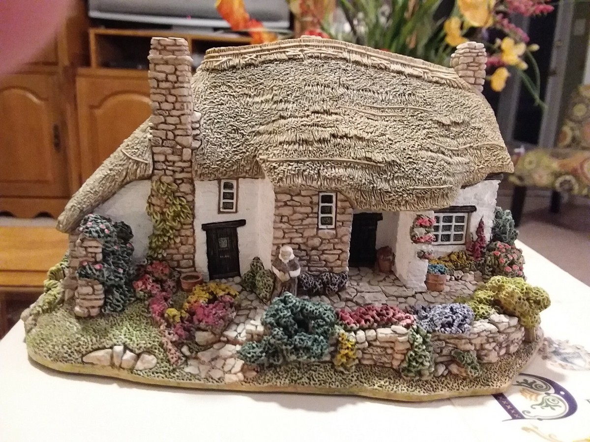 LILLIPUT LANE OLD MOTHER HUBBARD'S DECORATIVE FIGURINE EUC W LILLIPUT LANE OLD MOTHER HUBBARD'S DECORATIVE FIGURINE EUC W