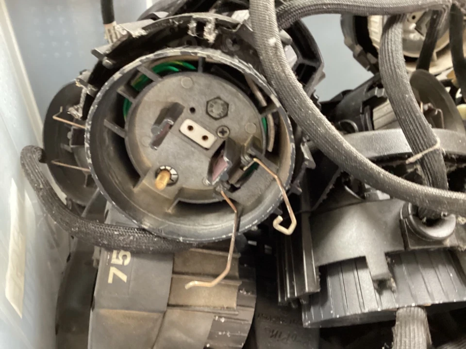 Quantity 12 ETC 750W Lamp Socket Burner Assembly for Source Four - Image 2 of 2