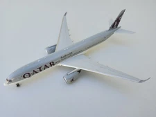 1:400 Phoenix Models Qatar Airways Airbus A350-900 PH411447 A7-ALD Diecast Model