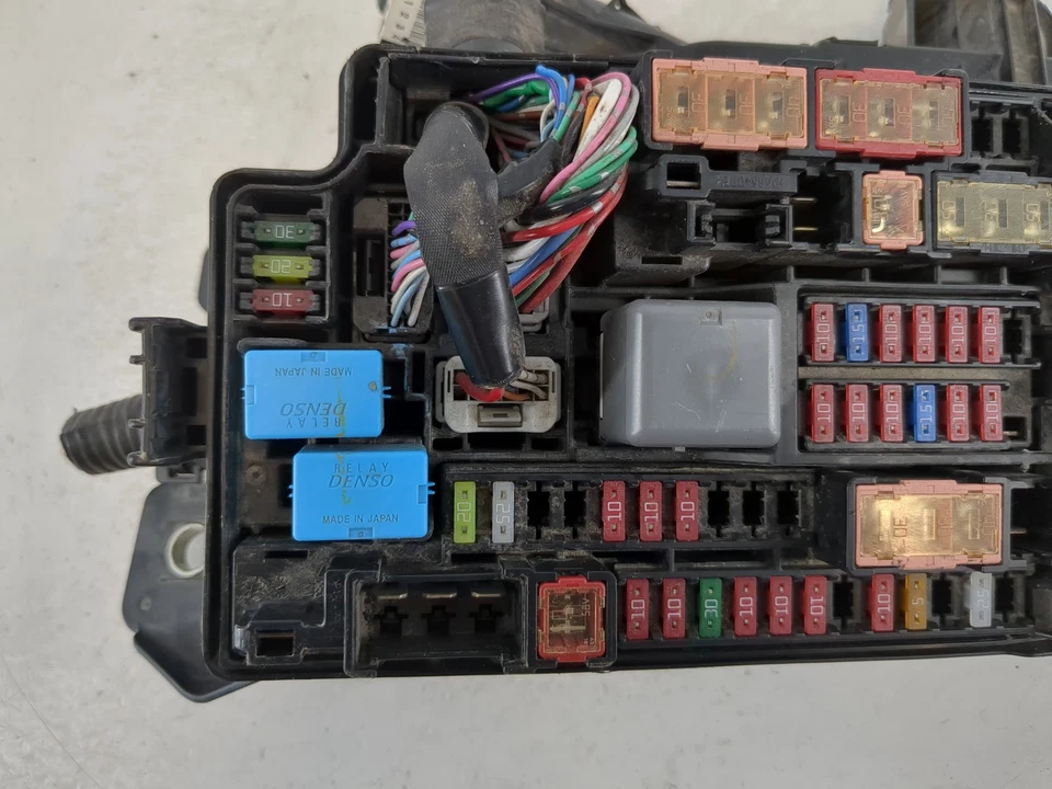 2016-2018 Toyota Prius Fusebox Fuse Box Relay Module 82641-47050 POUG9 - Image 2 of 4