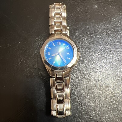 Beautiful Lorus LR0614 100Ft.wr Ladys Iridescent Dial watch RUNNING