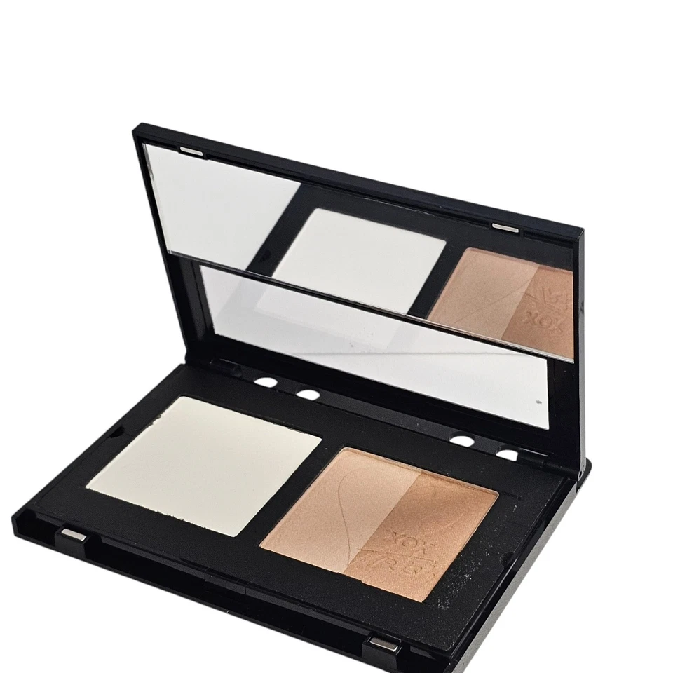 Trish McEvoy Refillable Medium Page Bronzer Highlighter Finishing Powder Palette - Image 2 of 4
