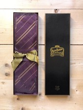 Nowy wycofany jedwabny krawat Madam Malkins Gryffindor Harry Potter rzadki (s18)