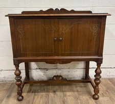 Vintage Union Furniture Jacobean Style Oak Sideboard Buffet Server Credenza