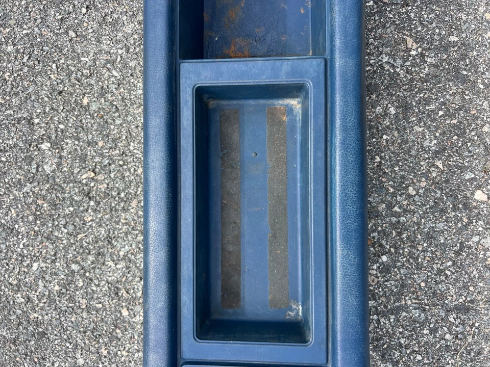 Mazda B2000 1981-1984 OEM consola central conjunto de molduras UA1364321 Foto 4 de 4