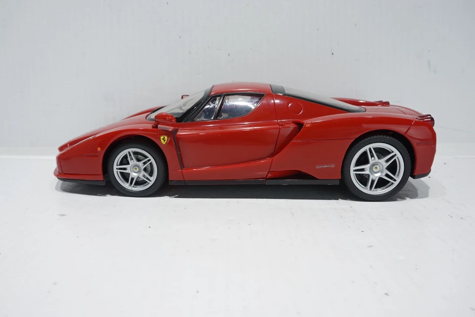 2005 SILVERLIT 1:16 6V 27MHz RED FERRARI ENZO RC SPORTS CAR with REMOTE - NO BAT - Image 3 of 4