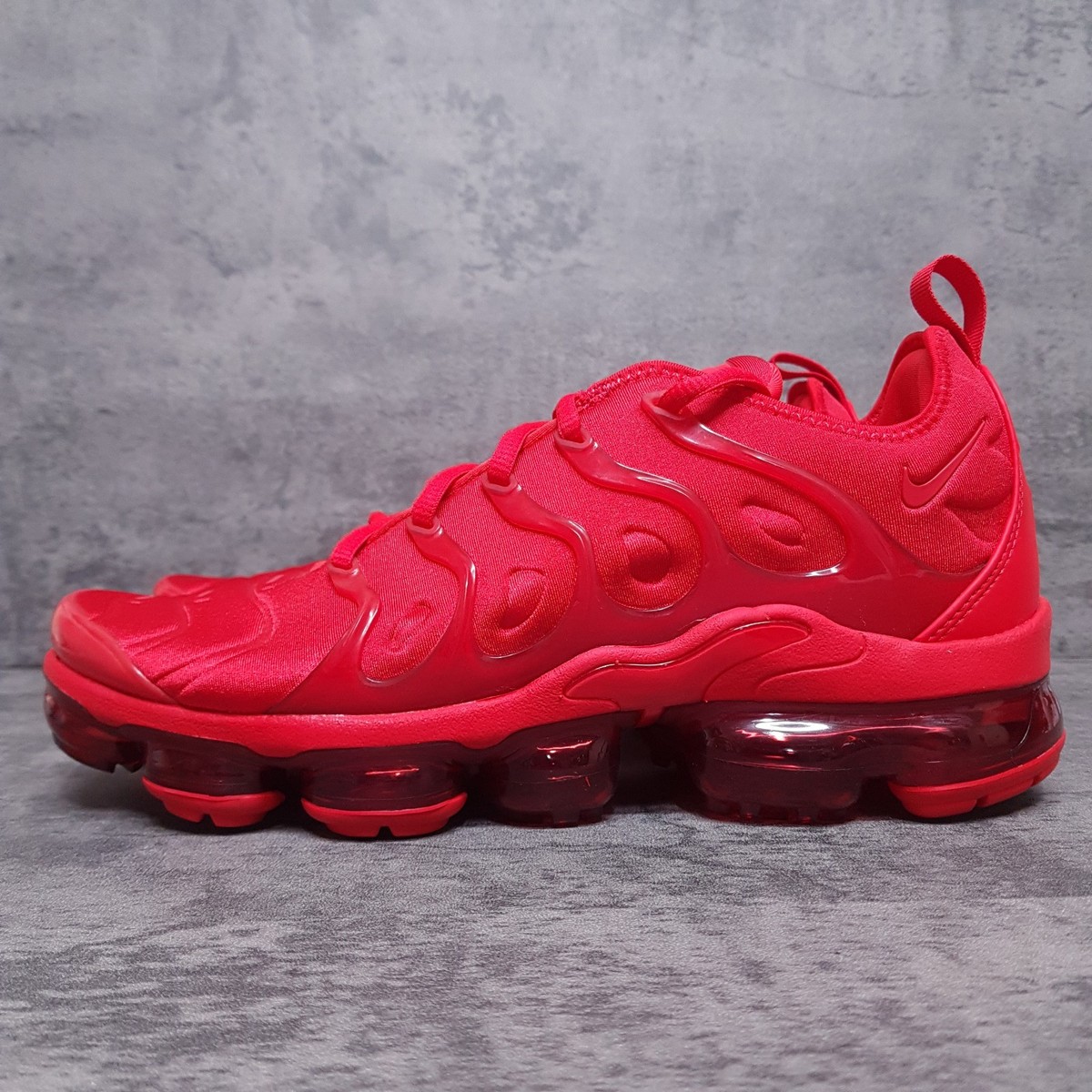 red vapormax nike