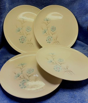 Taylor Smith & Taylor Boutonniere Ever Yours Blue Flowers 10.5'' Dinner Plates 4