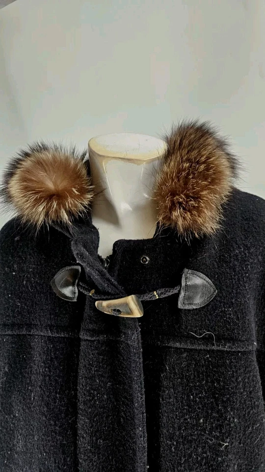 Abrigo para mujer Woolrich pequeño negro lana botón mapache ribete con capucha Foto 3 de 4