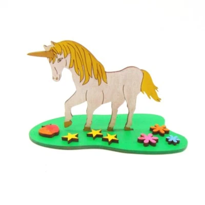 HOLZTEILCHEN KRUKOW Kreativ Set für Kinder Einhorn,Sterne, zum Kindergeburtstag Bastel Set aus Holz