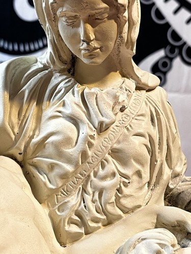 Scultura Pietà Vergine Maria che tiene Gesù Cristo di Marwal vintage - Foto 5 di 11