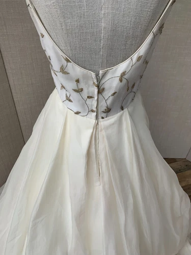 Bridal dress Givenchy wedding gown, silk embroidered leaves motif, sample dress  - Picture 8 of 24