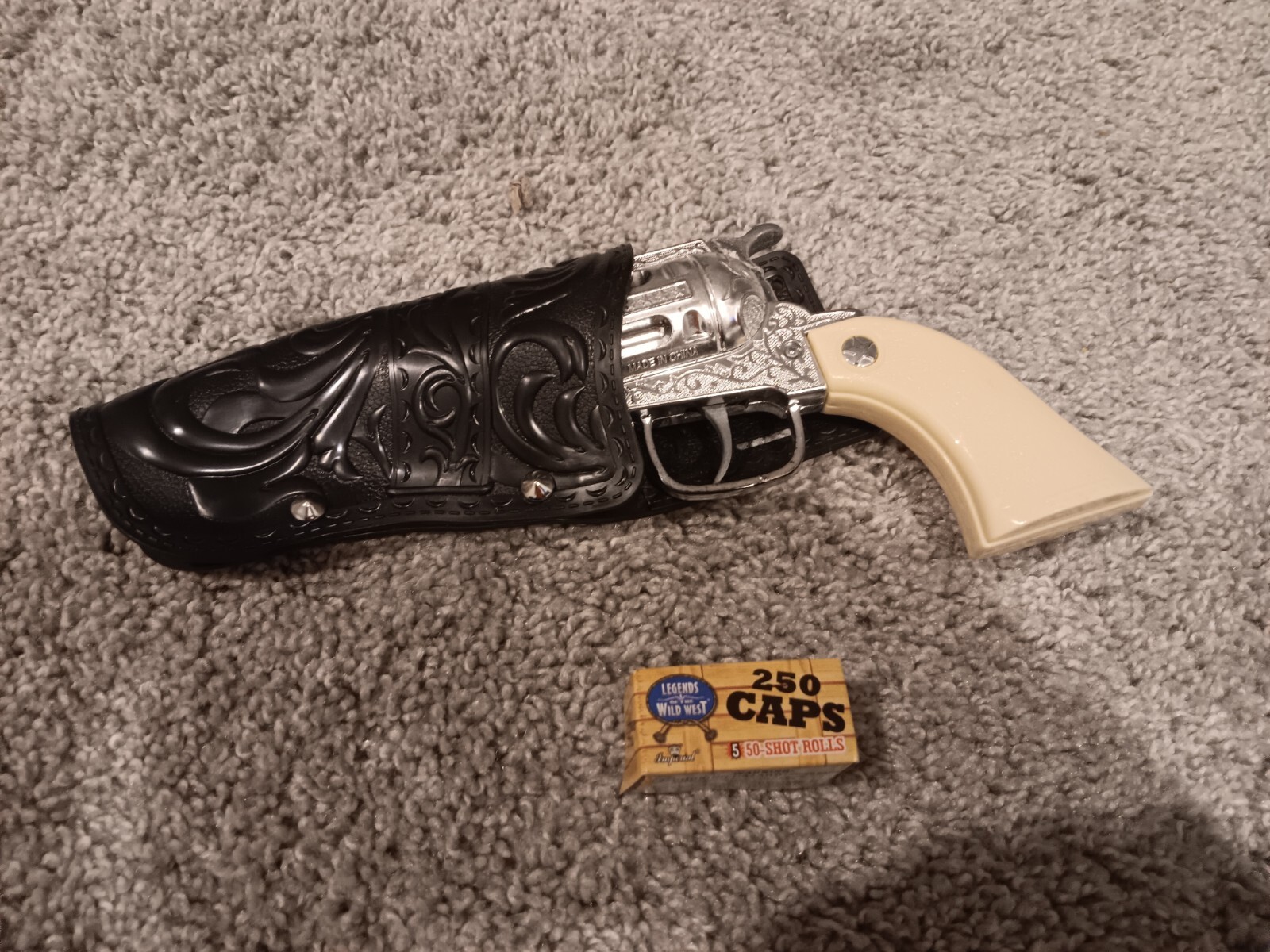 Western Cowboy DieCast & Plastic Gun Pistol Holster SetILLEGAL to NY