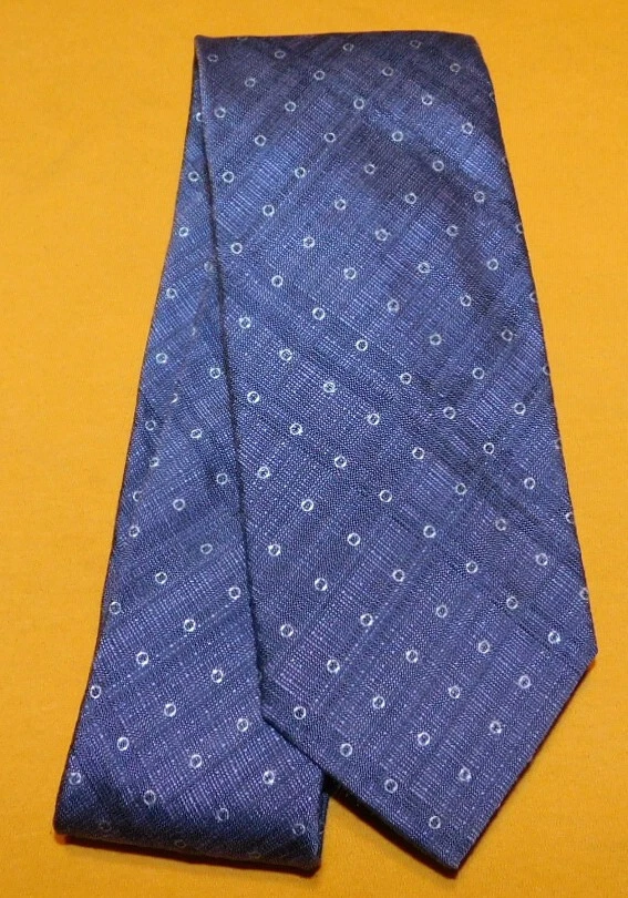 CORBATA DE DISEÑO HUGO BOSS GRIS/GRIS CLARO/PUNTOS BLANCOS MOTIVO SEDA/VISCOSA - CORBATAS DE DISEÑO. Foto 2 de 3