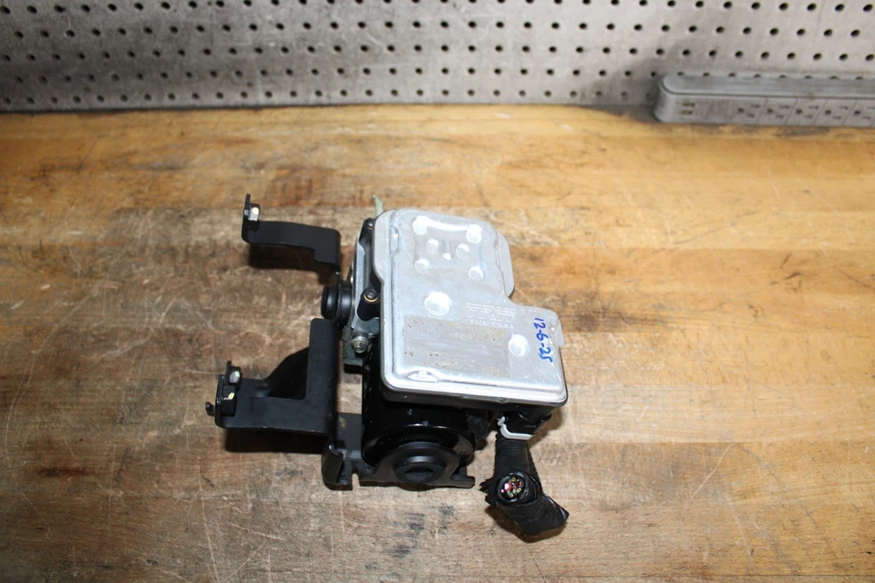 2003 Chevy Silverado/GMC Sierra 2500 3500 ABS BRAKE MODULE 13567121 6.6 DURAMAX - Image 3 of 4