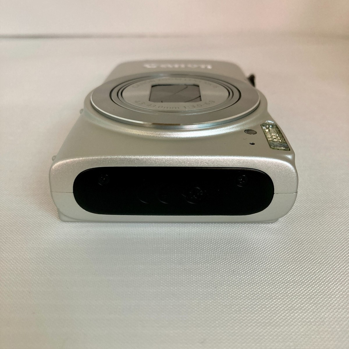 Canon Digital Camera IXY 610f Silver 12.1 Million Pixels 10x