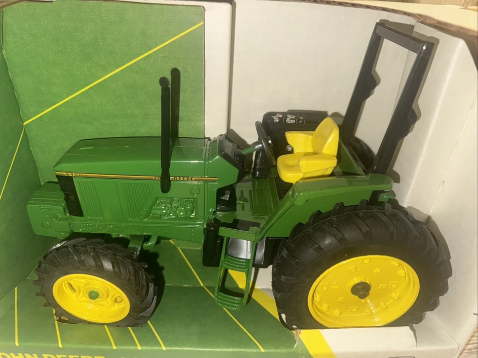 1/16 Scale John Deere 6400 MFWD Tractor With Rops Collector Edition Diecast - Image 3 of 4