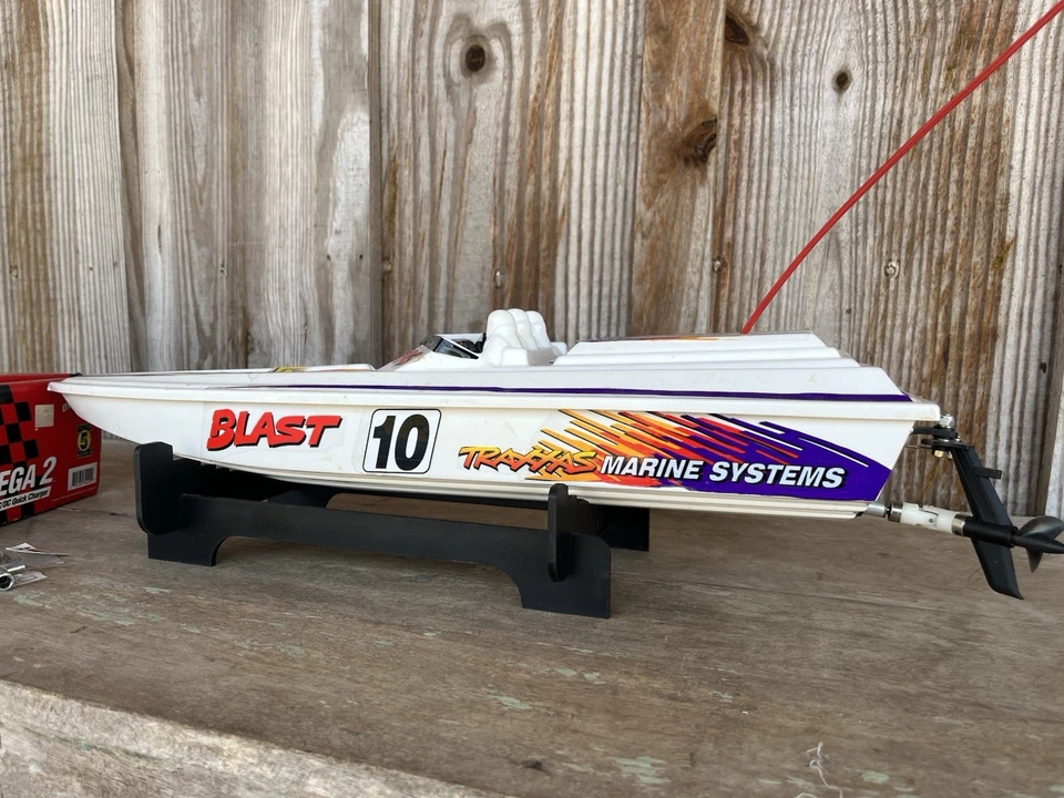 Traxxas Blast RC Boat w/ Battery, Charger and Remote - Image 2 of 4