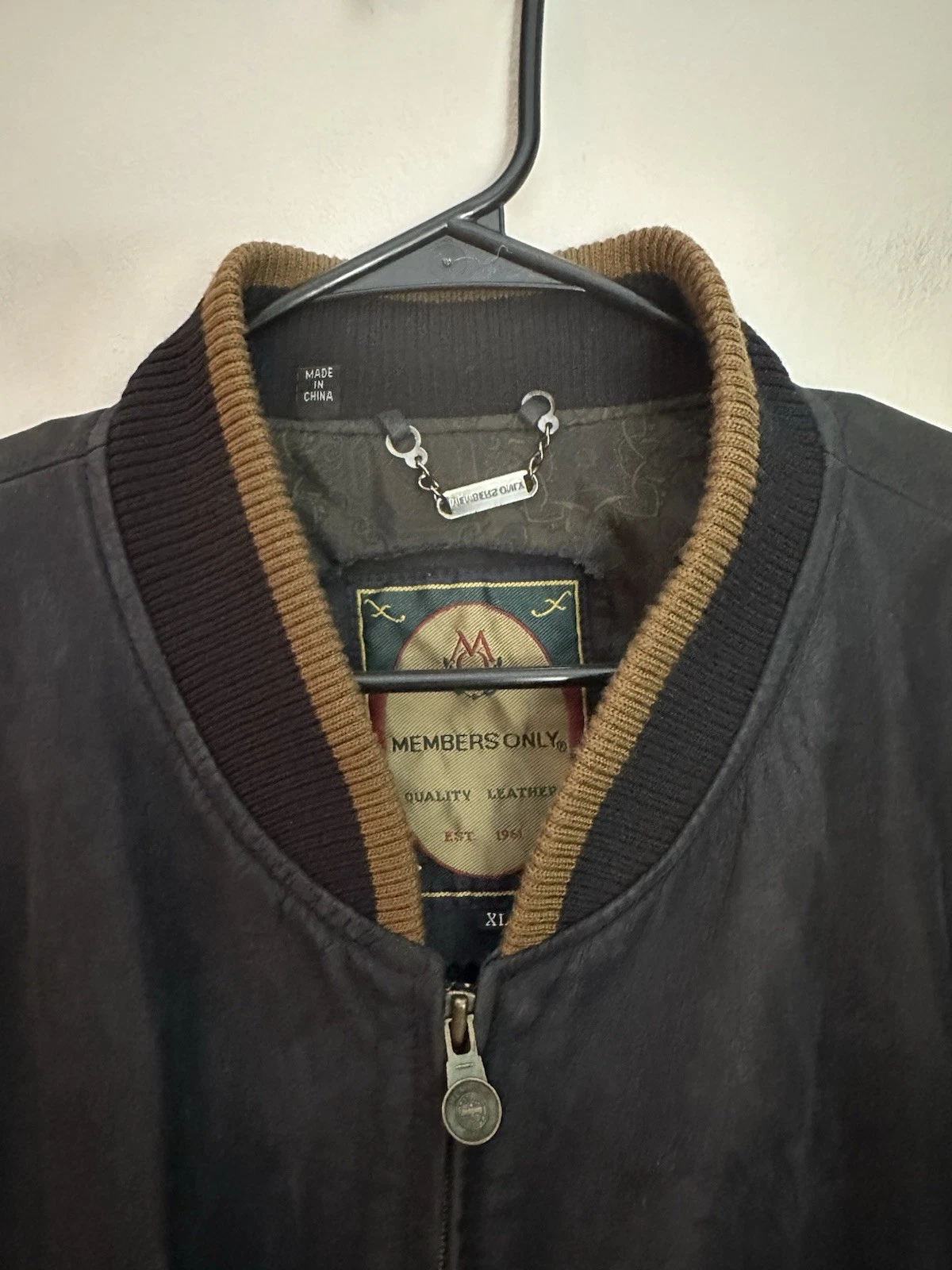 Members Only Vintage Leather Bomber Jacket XL Black Tan Excellent Condition image 4