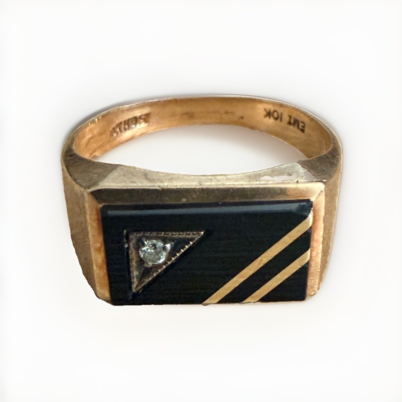 Men's 10k EMI Gold Ring with Diamond Total weight is 8 grams