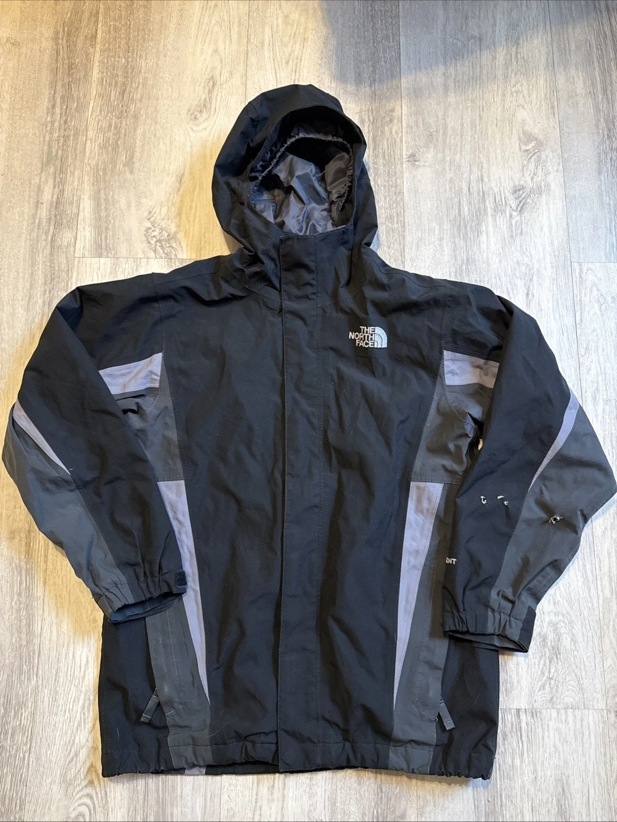 The North Face Black & Gray Hooded Zip Up Insulated Rain Jacket Boys Size M