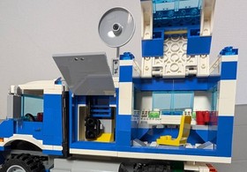 LEGO 4205 Police Command Truck & Boat Minifigs City Set