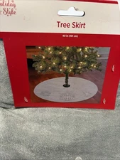 Holiday Style Tree Skirt 40 “ Gray With Sliver Glitter Snowflakes New