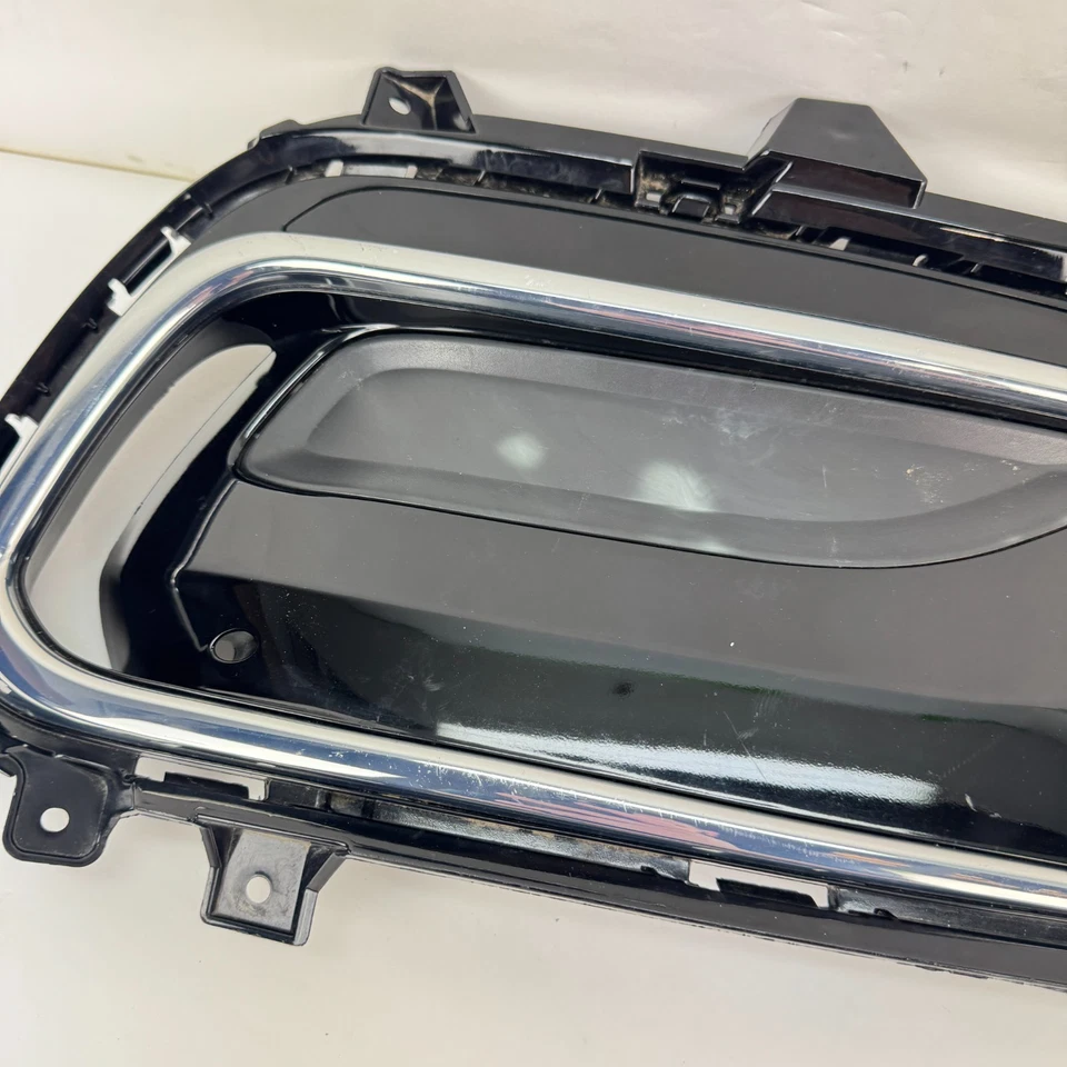 Front Right Fog Light Cover Lamp Bezel Trim for 2017 2018 Hyundai Santa Fe Sport - Image 4 of 4