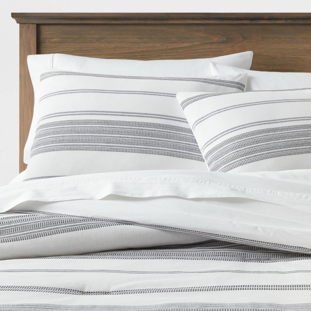King Cotton Woven Stripe Comforter - Sham Set БелыйТемно-синий - Threshold 7990₽