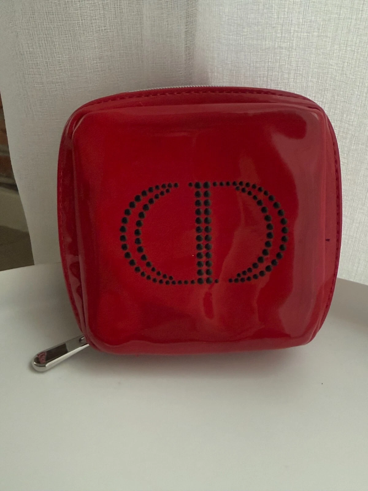 Jolie trousse carrée rouge vernie Dior Neuve