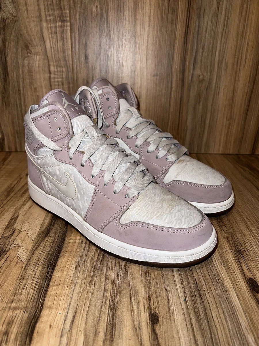 NICE Nike Air Jordan 1 Plum Fog Retro High Heiress Shoes Sz 5.5Y 832596 025