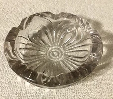Vtg Clear Glass Ashtray Round 4-1/4” Diameter Scalloped Floral Petals 4 Slots